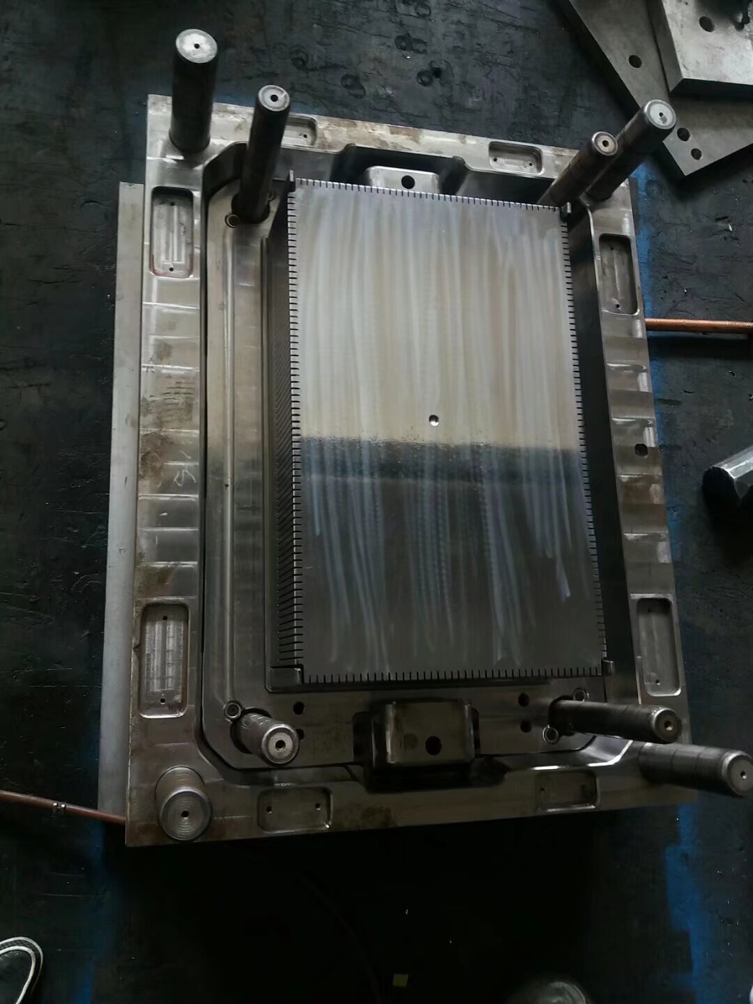 Logistics crate mismatch frame