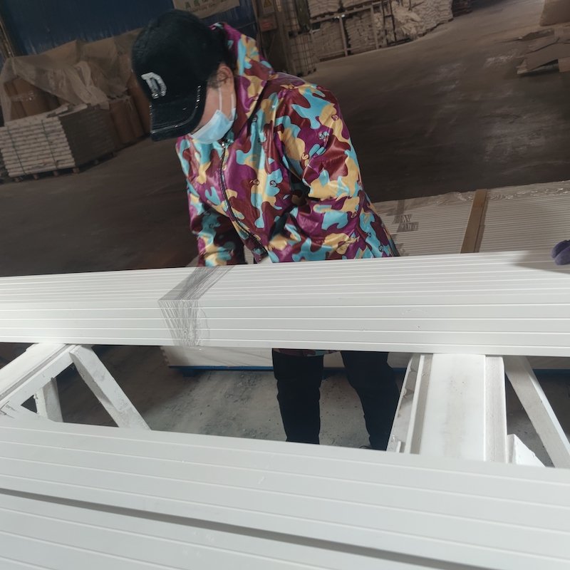 Finger jointed Radiata Pine HS BN BV White paint wood Mouldings skirting board baseboard moulding mdf board