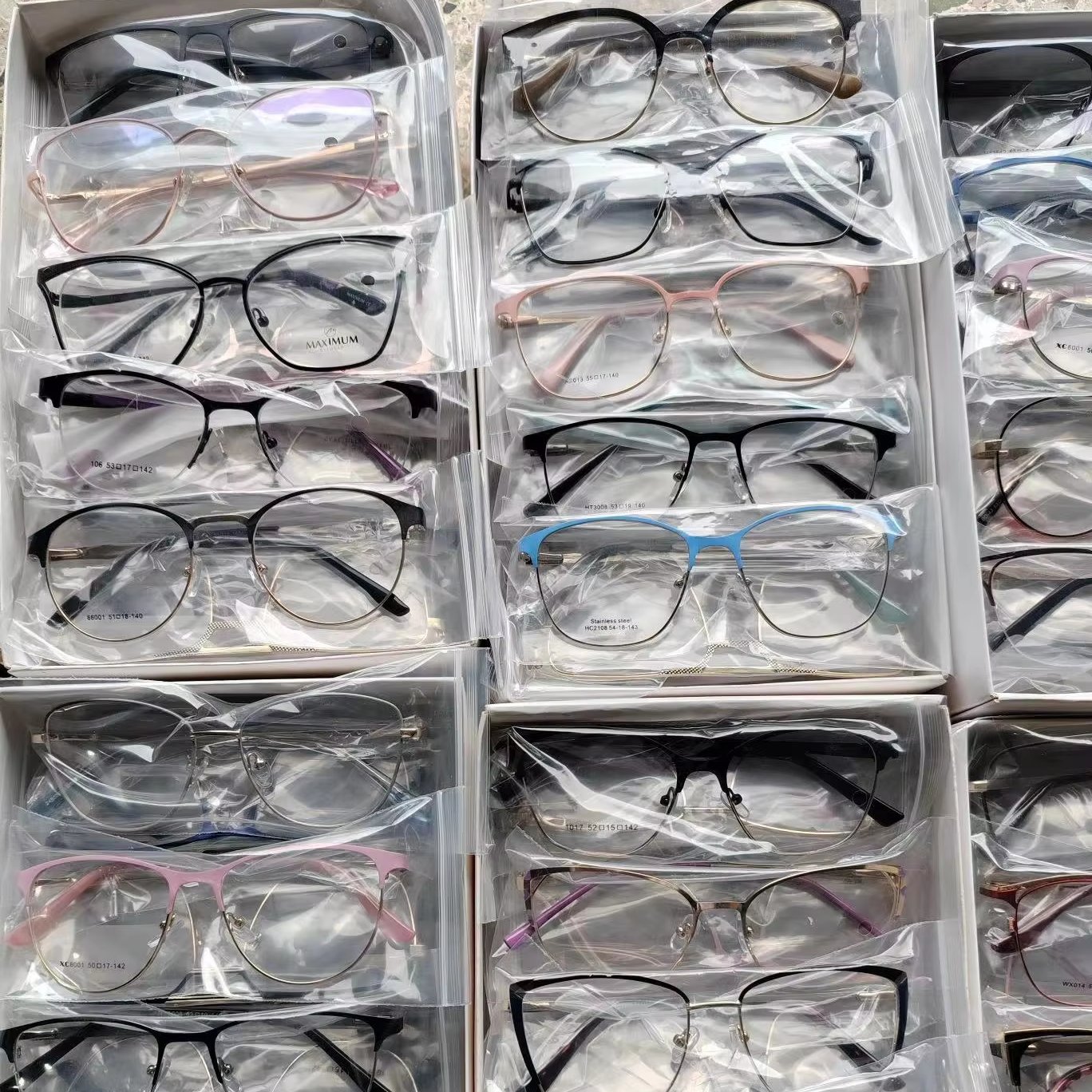 2024 New Stock Clearance Metal Eyeglasses Frames Men Women Cat Eye Optical Frames