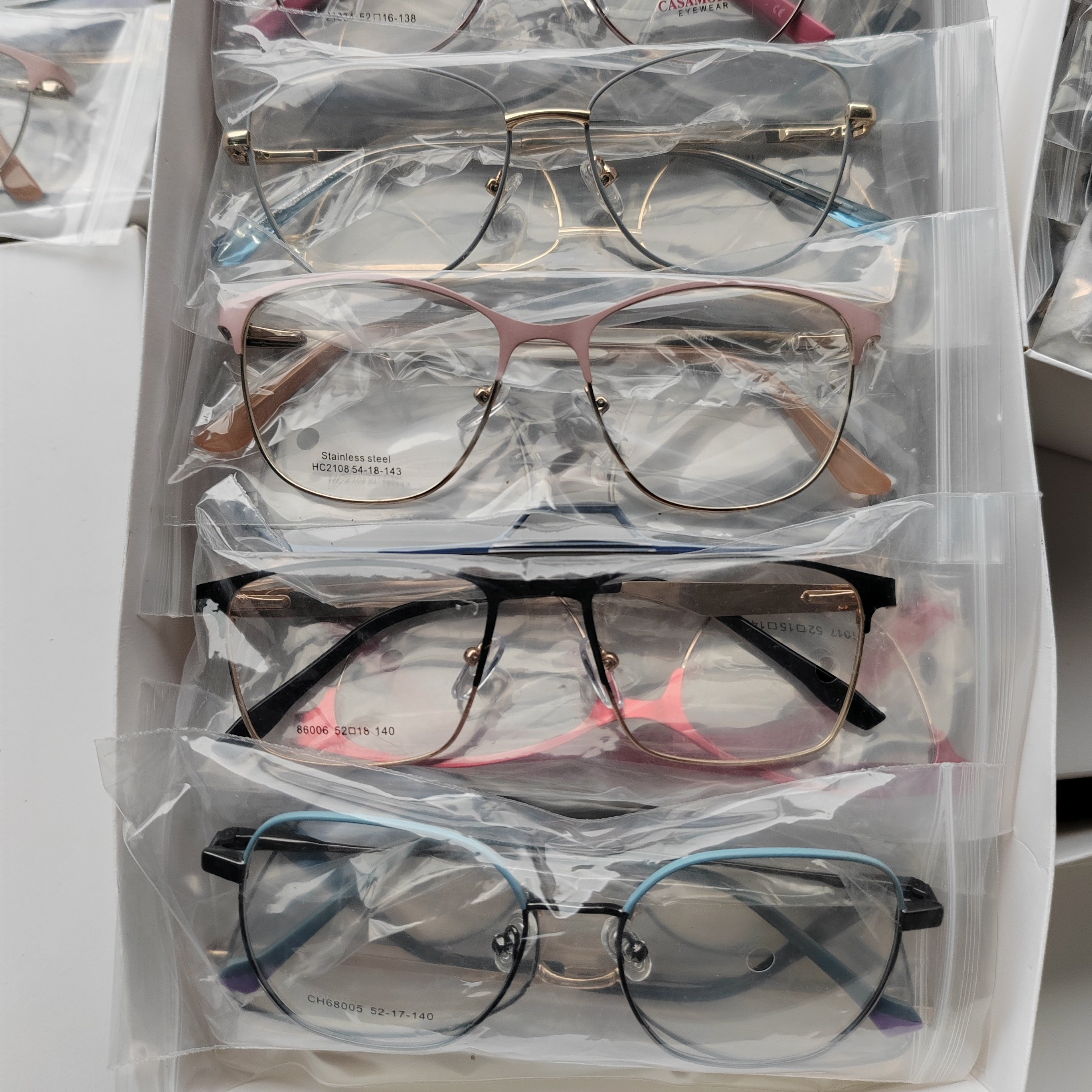 2024 New Stock Clearance Metal Eyeglasses Frames Men Women Cat Eye Optical Frames
