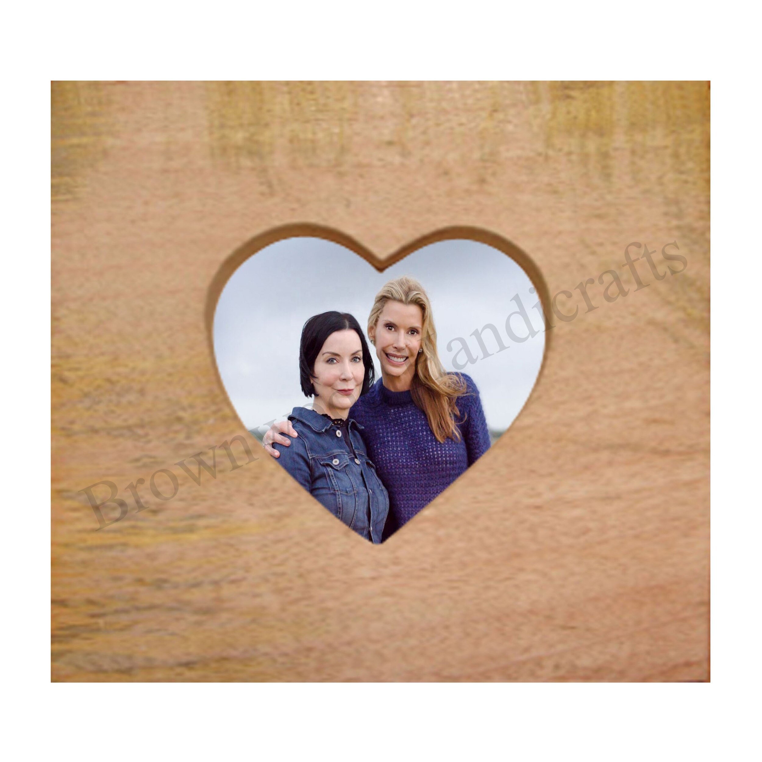 Elegant Design Solid Mango Wood Heart Shape Photo Frame Wooden Decorative Photo Frame Direct Factory Supply at Wholesale Price