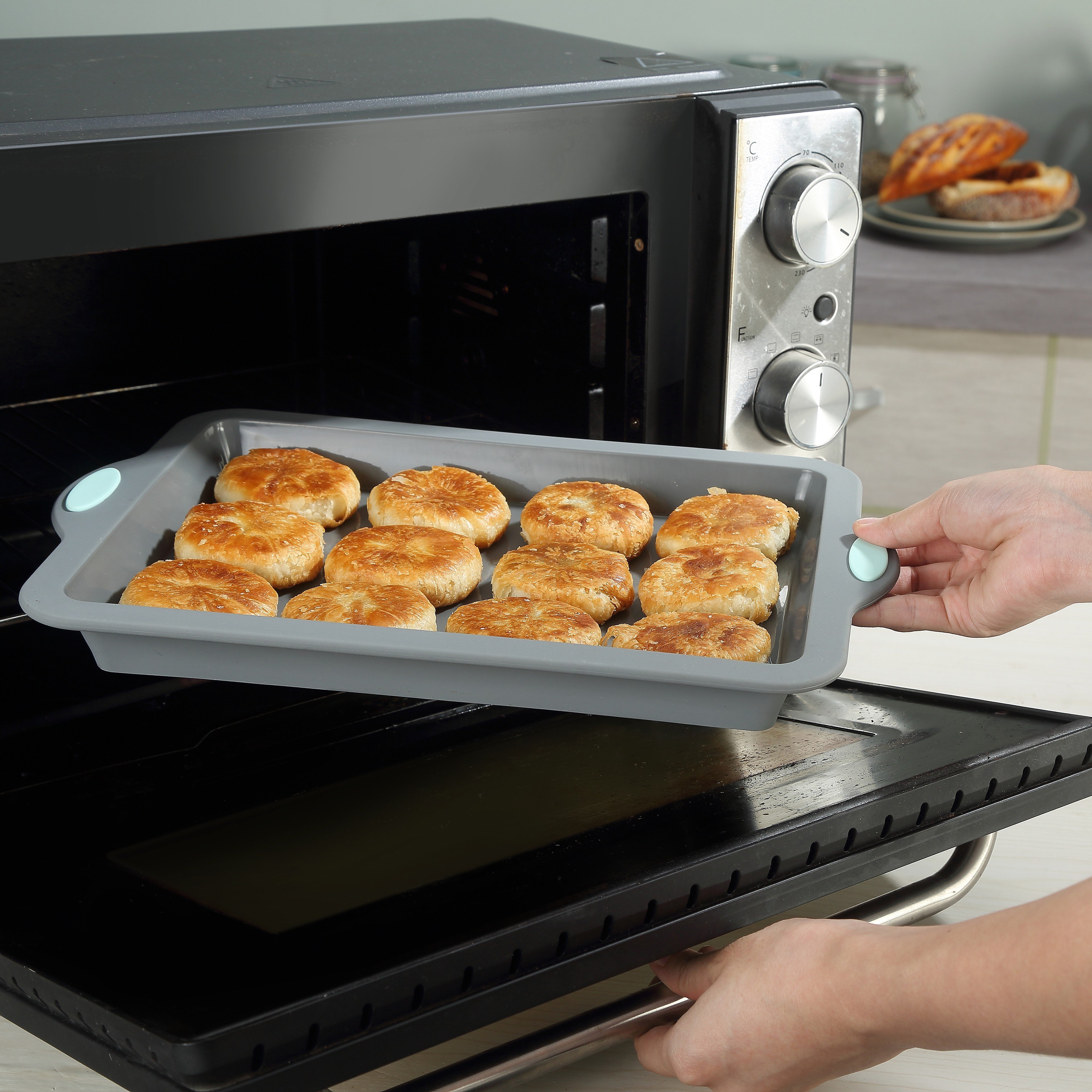 Large Bicolor Hard Frame Kitchen Bakeware Food-Grade Silicone Cake Pan Mold for DIY Bread & Cookie Baking Baking Dishes & Pans