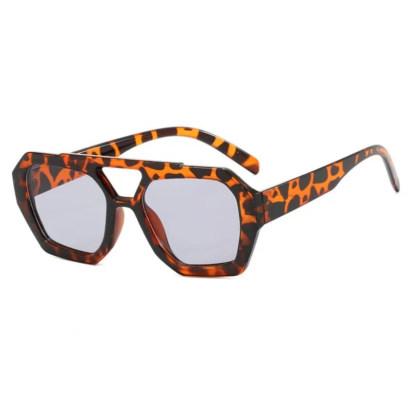 LeonLion Square Vintage 2024 Sunglasses Women Fashion Trend Glasses Women Personality Simple Eyewear Retro Women Gafas De Sol