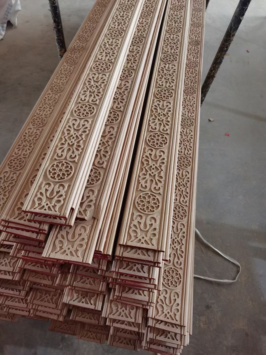 Wholesale Solid wooden frame moulding wood trims Carved Wood Crown Molding