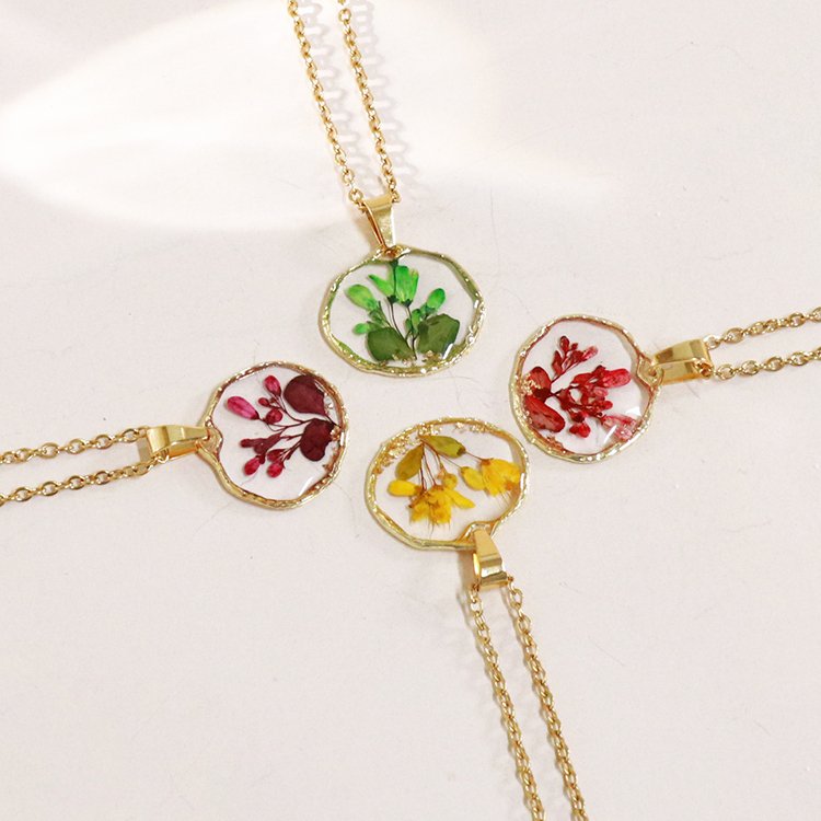 Irregular Frame Natural Dry Resin Real Flower Necklace Gold Plated Epoxy Dried Flower Acrylic Link Wedding Engagement Party