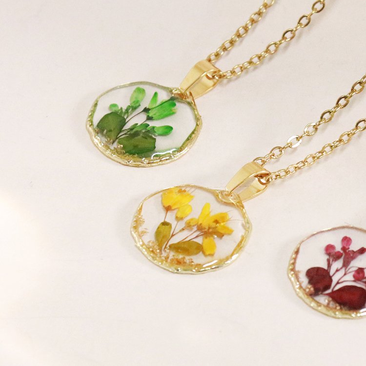 Irregular Frame Natural Dry Resin Real Flower Necklace Gold Plated Epoxy Dried Flower Acrylic Link Wedding Engagement Party