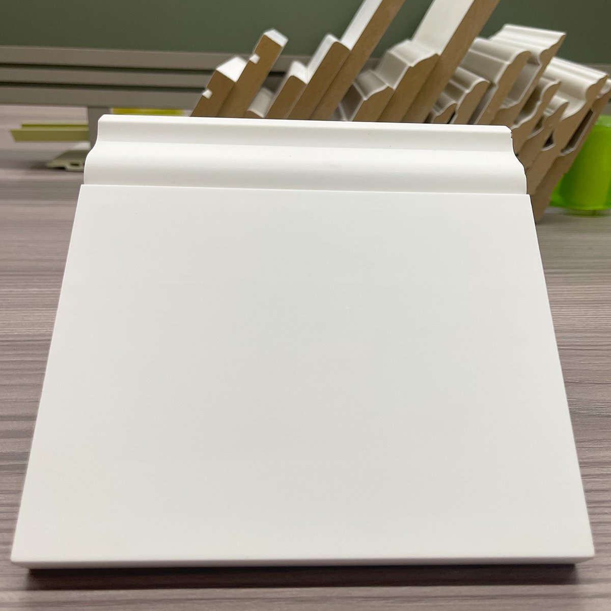Hipower Cheap Primed white pine wood MDF baseboard wall cheap mdf skirting board wood moulding frame