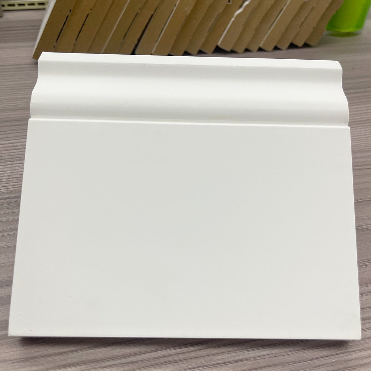 Hipower Cheap Primed white pine wood MDF baseboard wall cheap mdf skirting board wood moulding frame