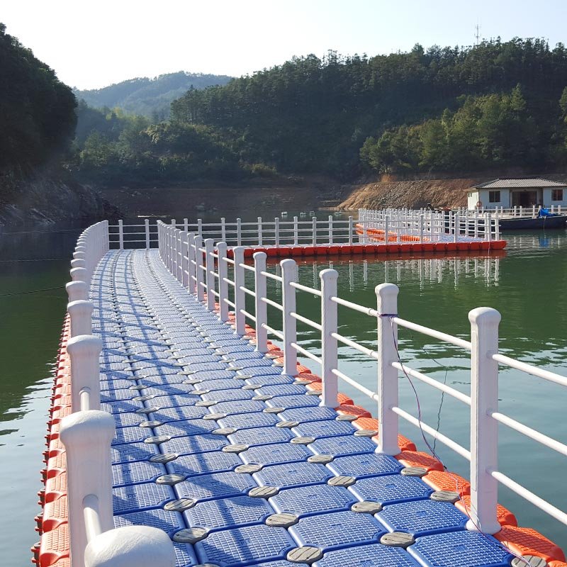 Mushroom head fittings for mounting pontoons