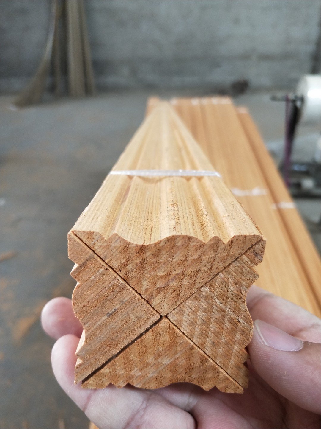 antique picture frame moulding / wood moulding for corner