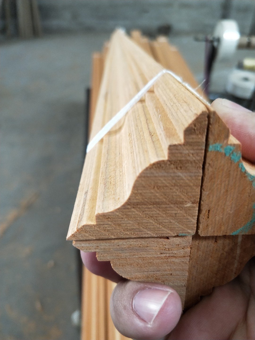 antique picture frame moulding / wood moulding for corner