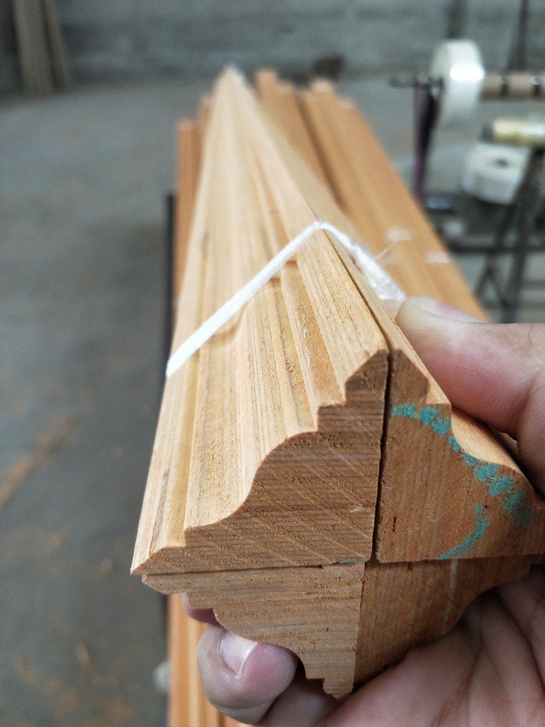 antique picture frame moulding / wood moulding for corner