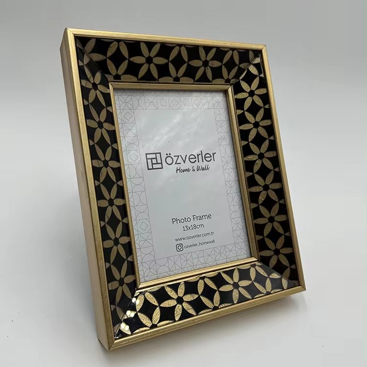 High Quality Customised Picture Frame for Home Decoration Available in Plastic Glass Metal Aluminium Factory Wholesale Prices