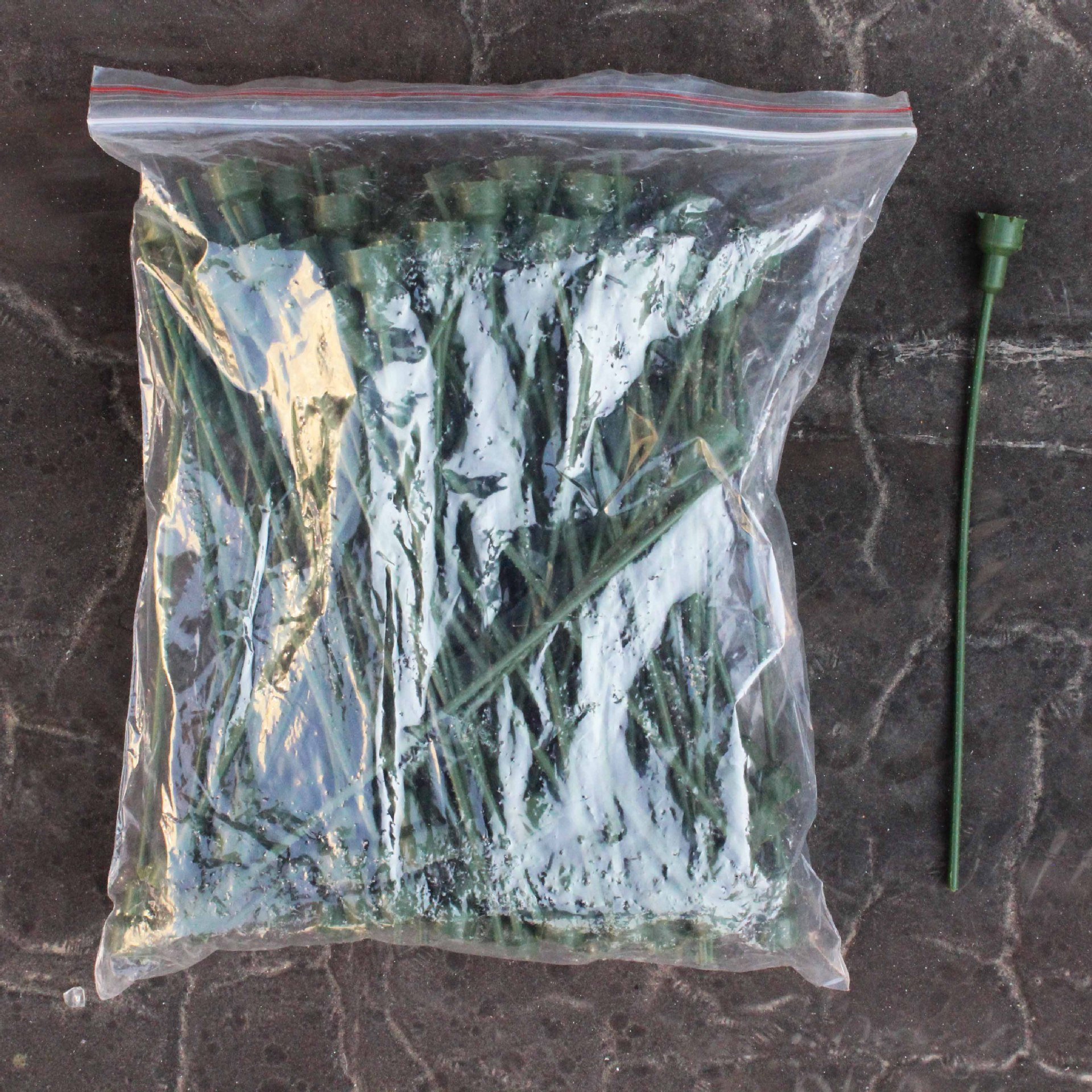Yunnan Wholesale Artificial Flowers Plastic Stem Artificial Rose Stems For Floral Arrangement