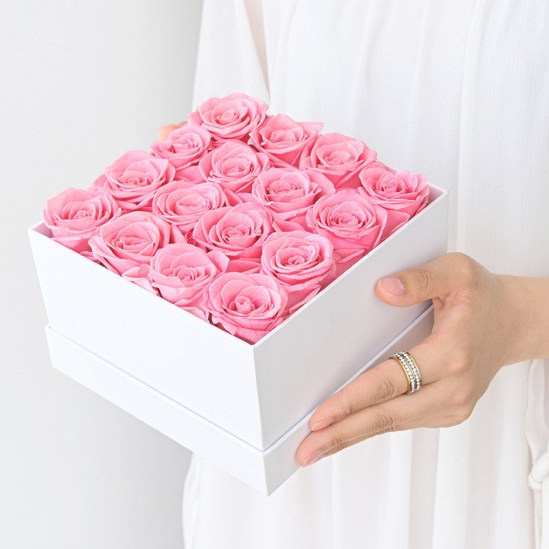 UO Luxury Mothers Day Gift Eternal Roses Preserved Flowers 16 PCS Forever Eternal Preserved Roses In Square Gift Box
