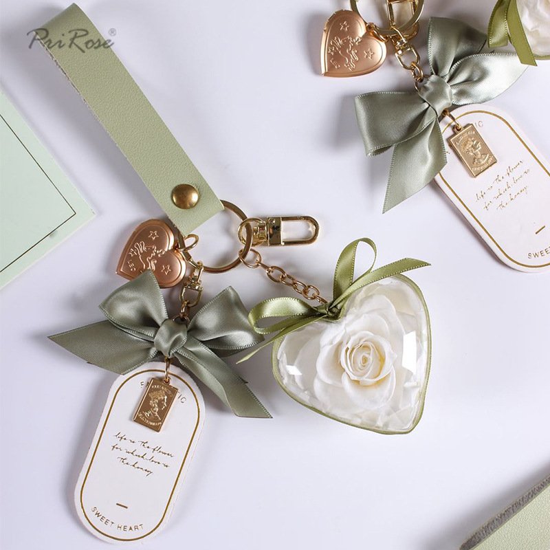 Wholesale preserved flower Customized Christmas Hot Sell Mini Gift Preserved Rose Keychain as gifts