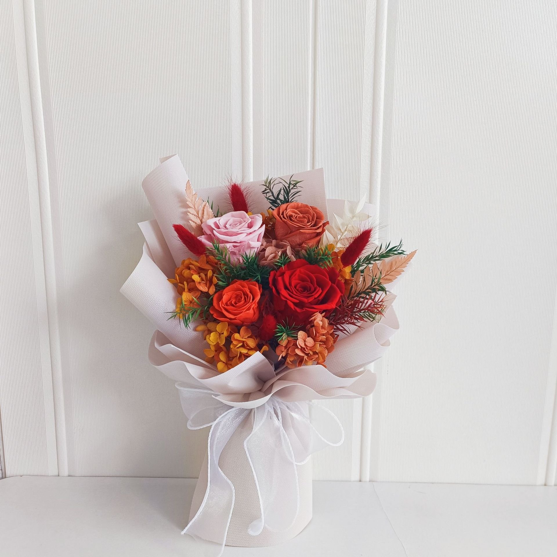 Red Preserved Roses and Baby Breath Preserved Rose Flower Bouquet Forever Flower For Wedding