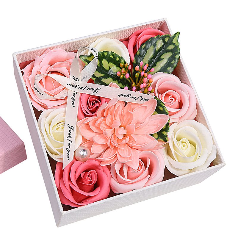 Wholesale Innovative New Holiday Gift box artificial Preserved Flowers Flower Christmas Gift Soap Flower
