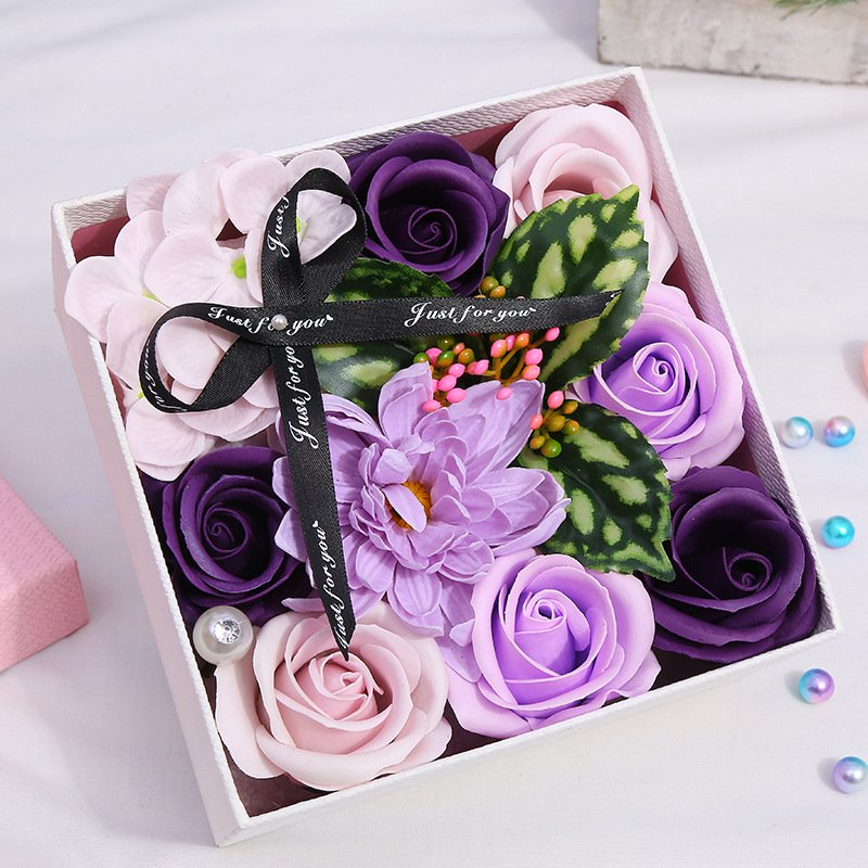 Wholesale Innovative New Holiday Gift box artificial Preserved Flowers Flower Christmas Gift Soap Flower