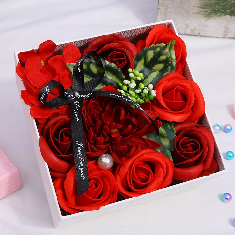 Wholesale Innovative New Holiday Gift box artificial Preserved Flowers Flower Christmas Gift Soap Flower