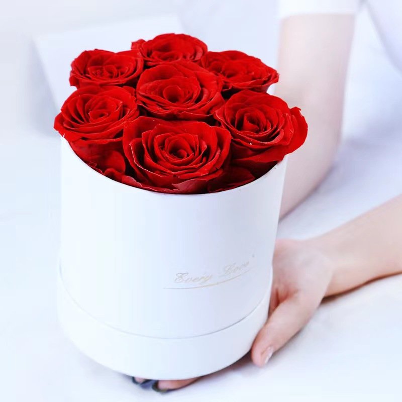 BLH hot sale 7 Preseved 4-5cm Rose with Round white/black Paper box for Valentines Day