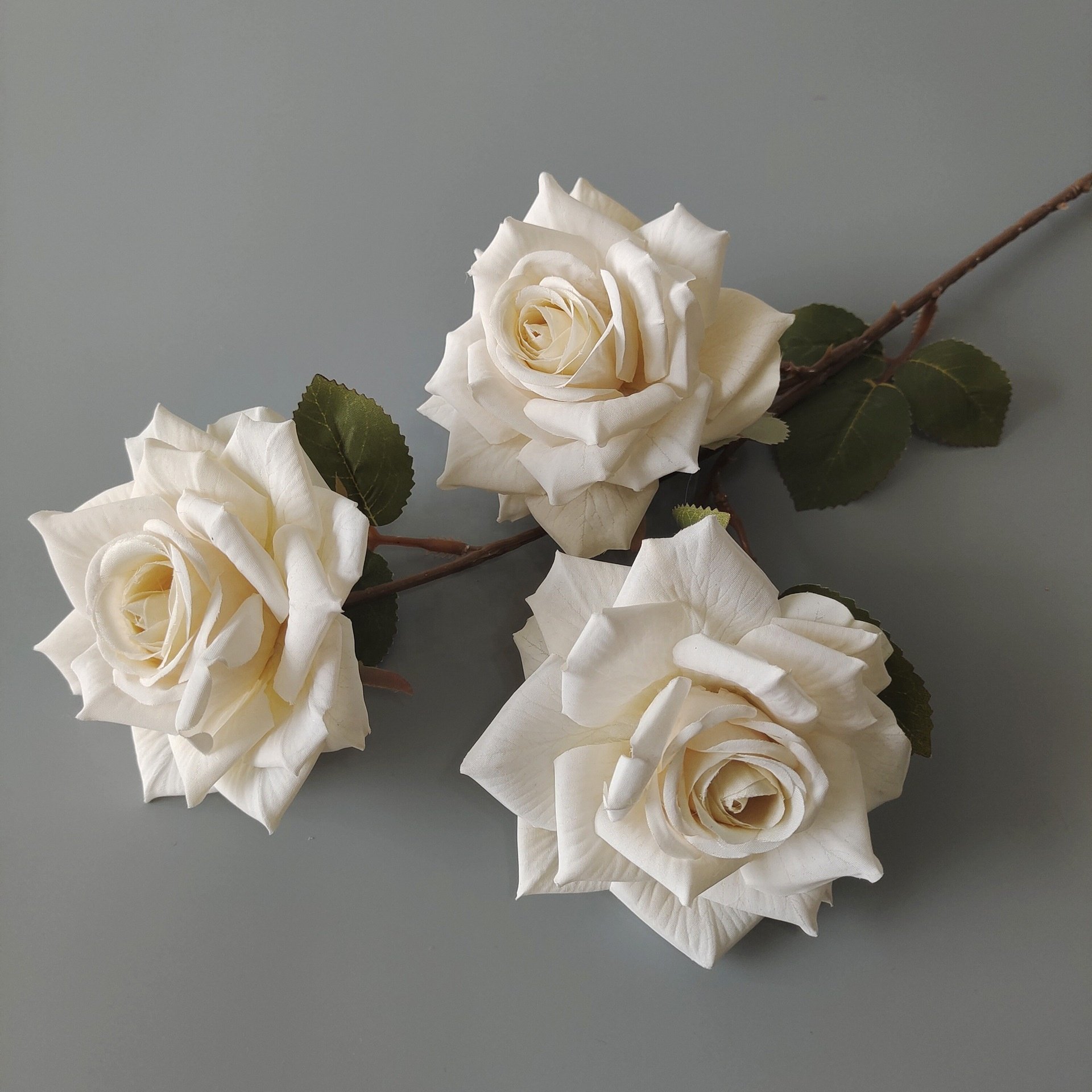 O-X848 Wholesale 3 heads White Roses Artificial flower Long Stem European Silk Roses for Home Wedding Decorations