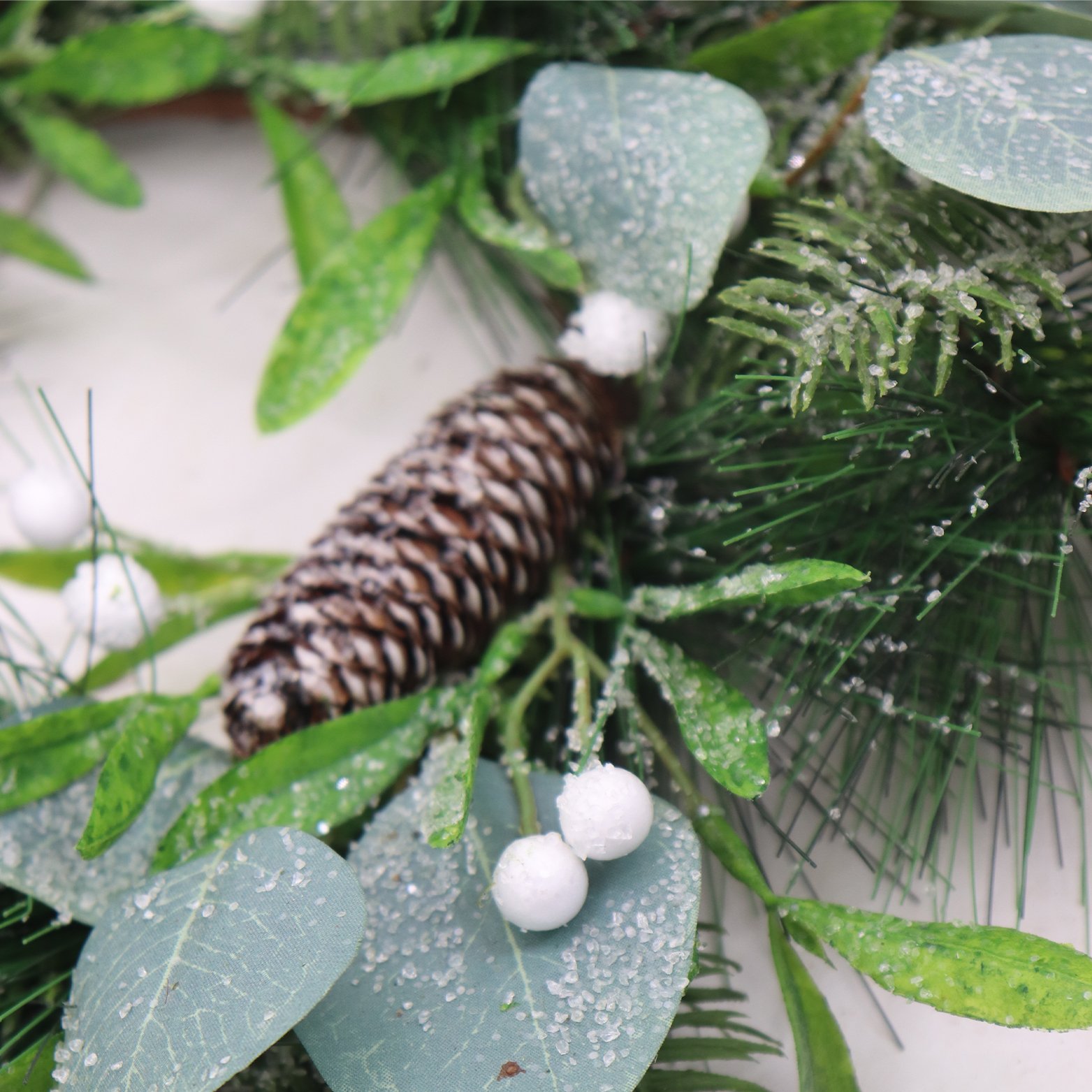 2024 High Quality Artificial 6.5 Inch Pine Cedar Eucalyptus Mistletoe Natural Outdoor Decorative Flower Wreath Door Wall Hanging