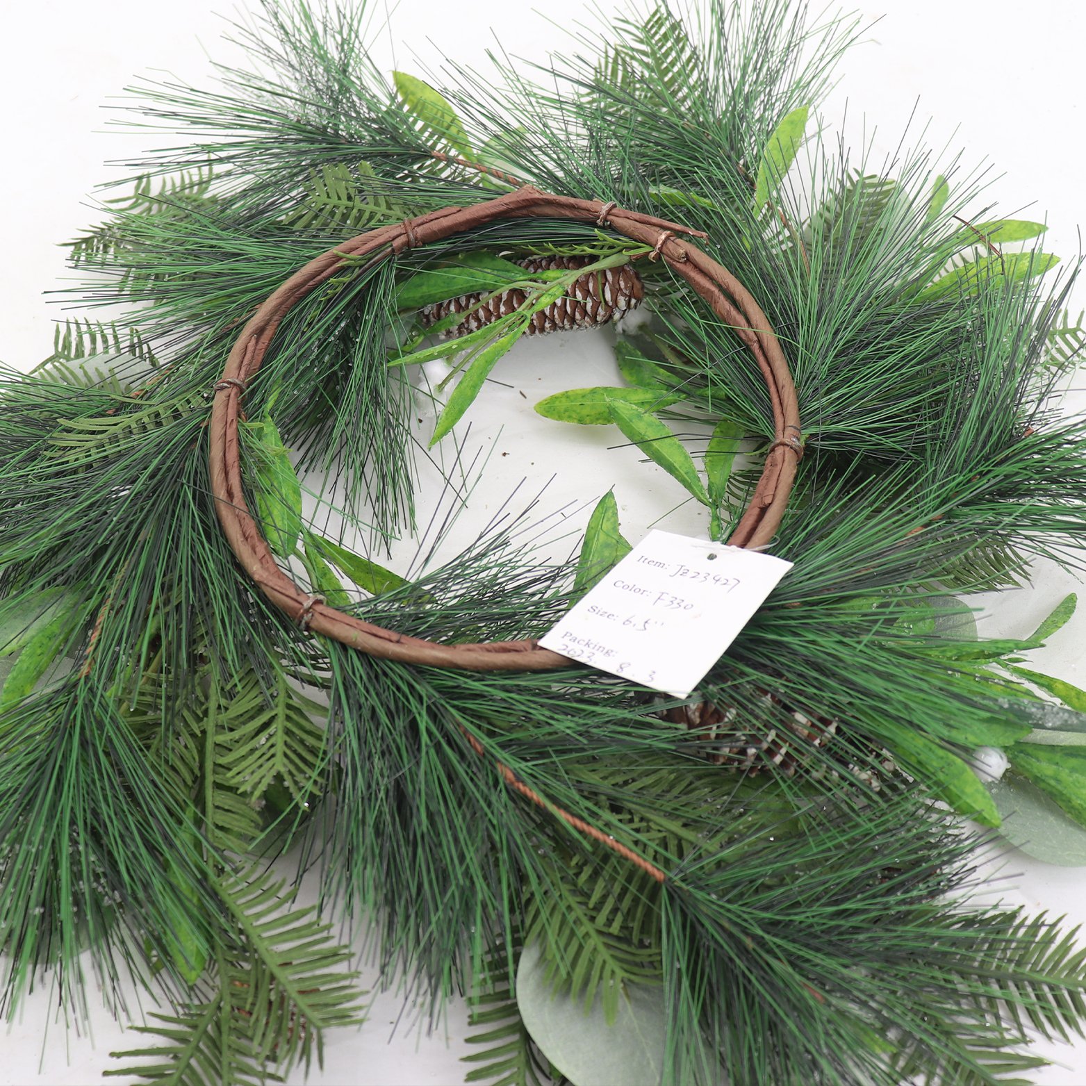 2024 High Quality Artificial 6.5 Inch Pine Cedar Eucalyptus Mistletoe Natural Outdoor Decorative Flower Wreath Door Wall Hanging