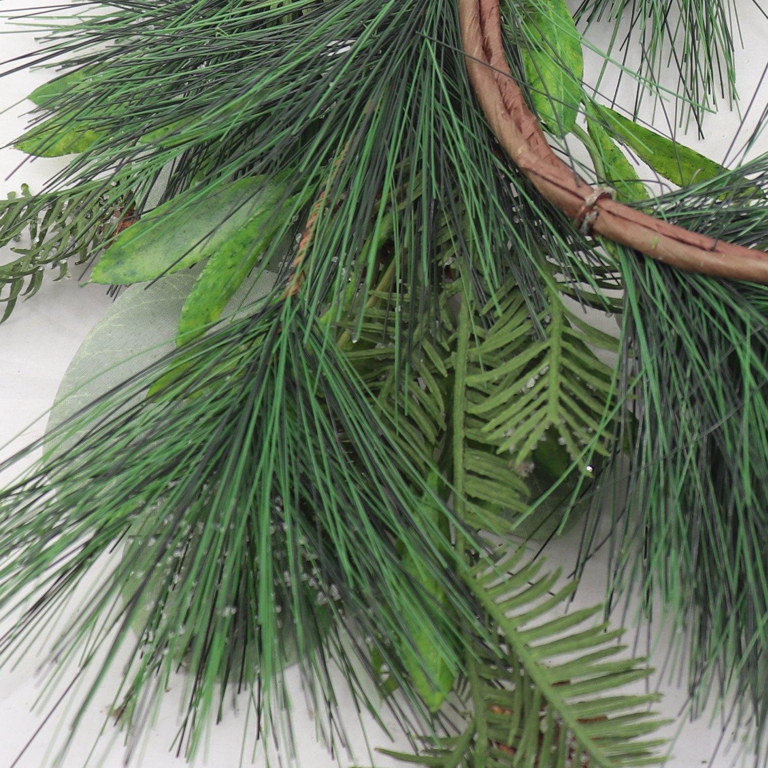 2024 High Quality Artificial 6.5 Inch Pine Cedar Eucalyptus Mistletoe Natural Outdoor Decorative Flower Wreath Door Wall Hanging