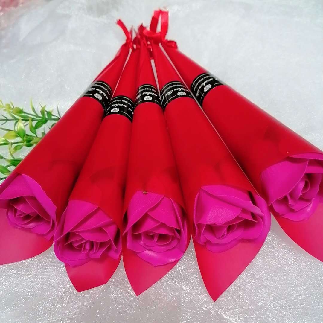 BLH Soap flower valentine's day home decoration gift box packing beautiful rose flower bouquet Mother's Day Present Best gift for Valentine's day