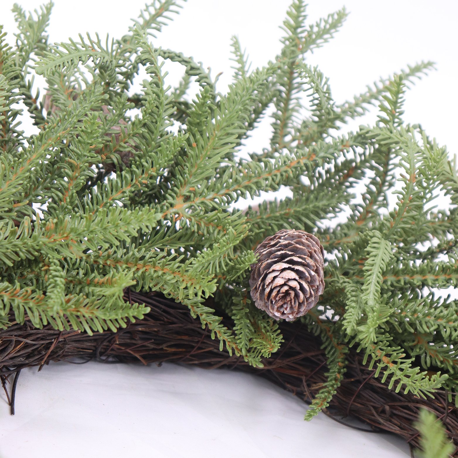 61cm Artificial Christmas Preserved Cedar Leaf Pine Cone Ring Home Vacation Wall Decorative Wreath with Other Flowers & Plants