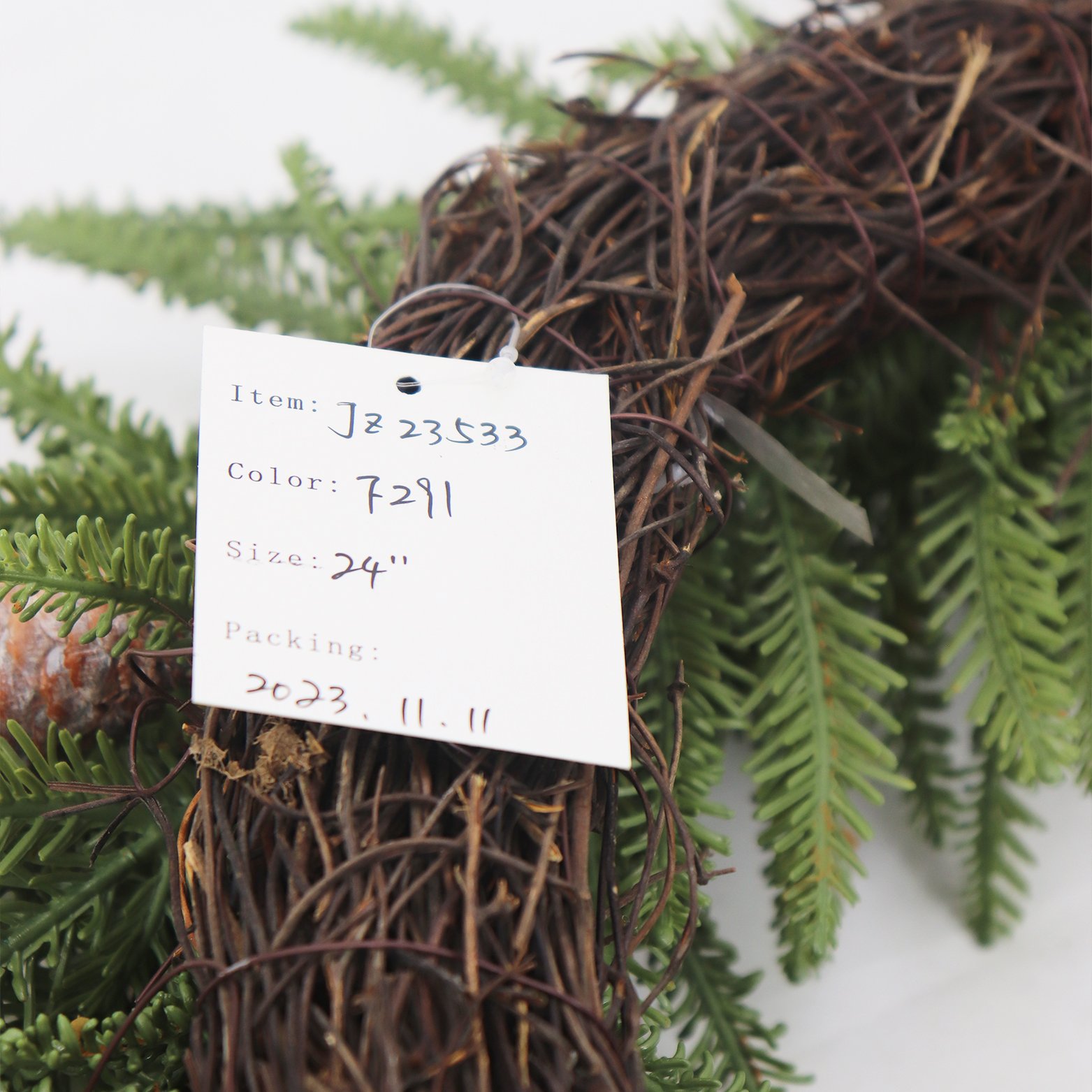 61cm Artificial Christmas Preserved Cedar Leaf Pine Cone Ring Home Vacation Wall Decorative Wreath with Other Flowers & Plants