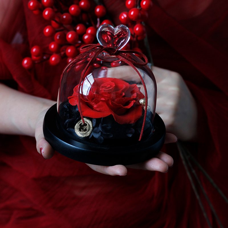 China's largest preserved rose supplier Valentine Gifts Decorative Flowers with Led light Rose in Glass Dome