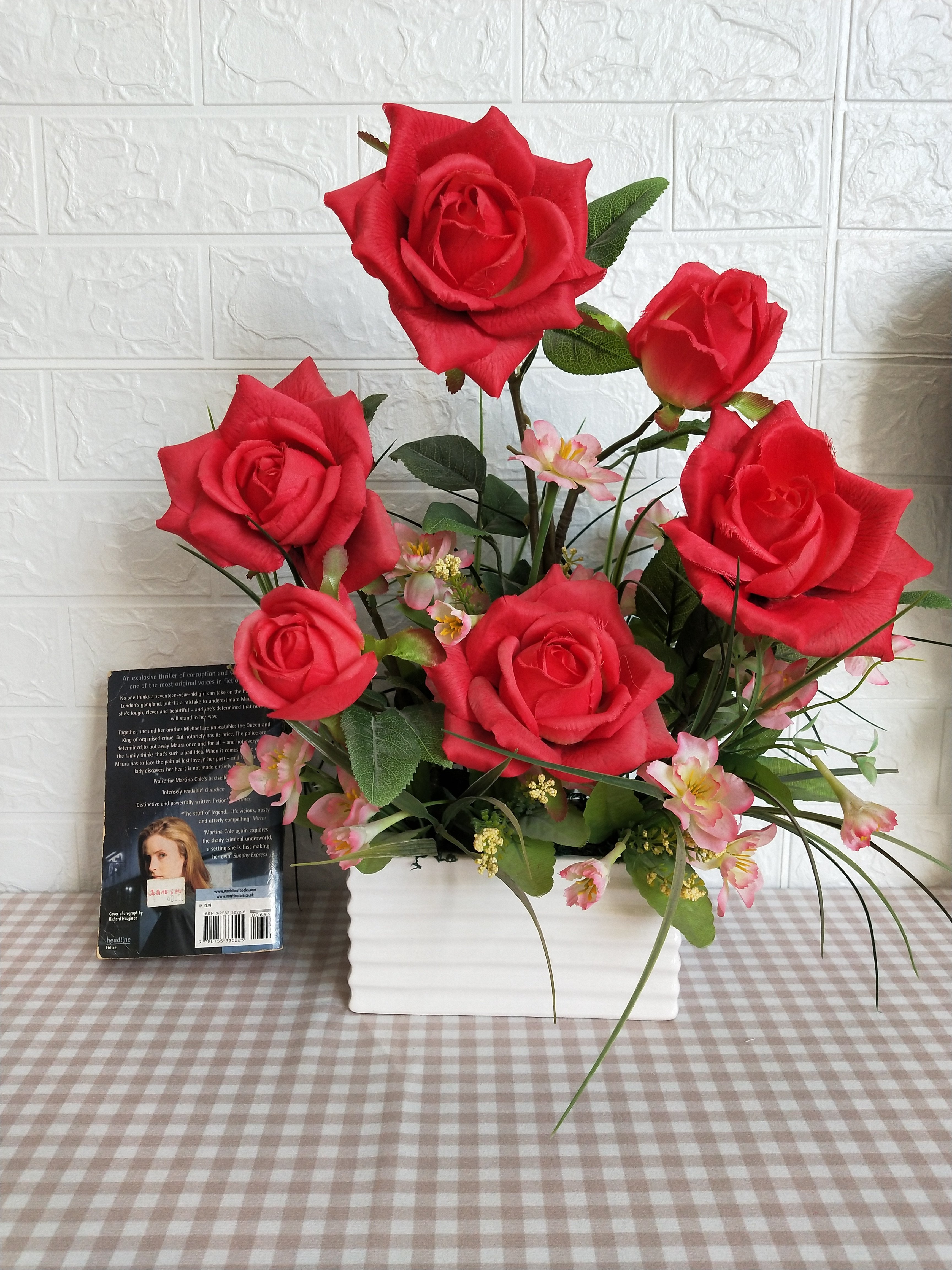 2024 the best seller product Gift Red artificial flower Rose arrangement in vase for wedding