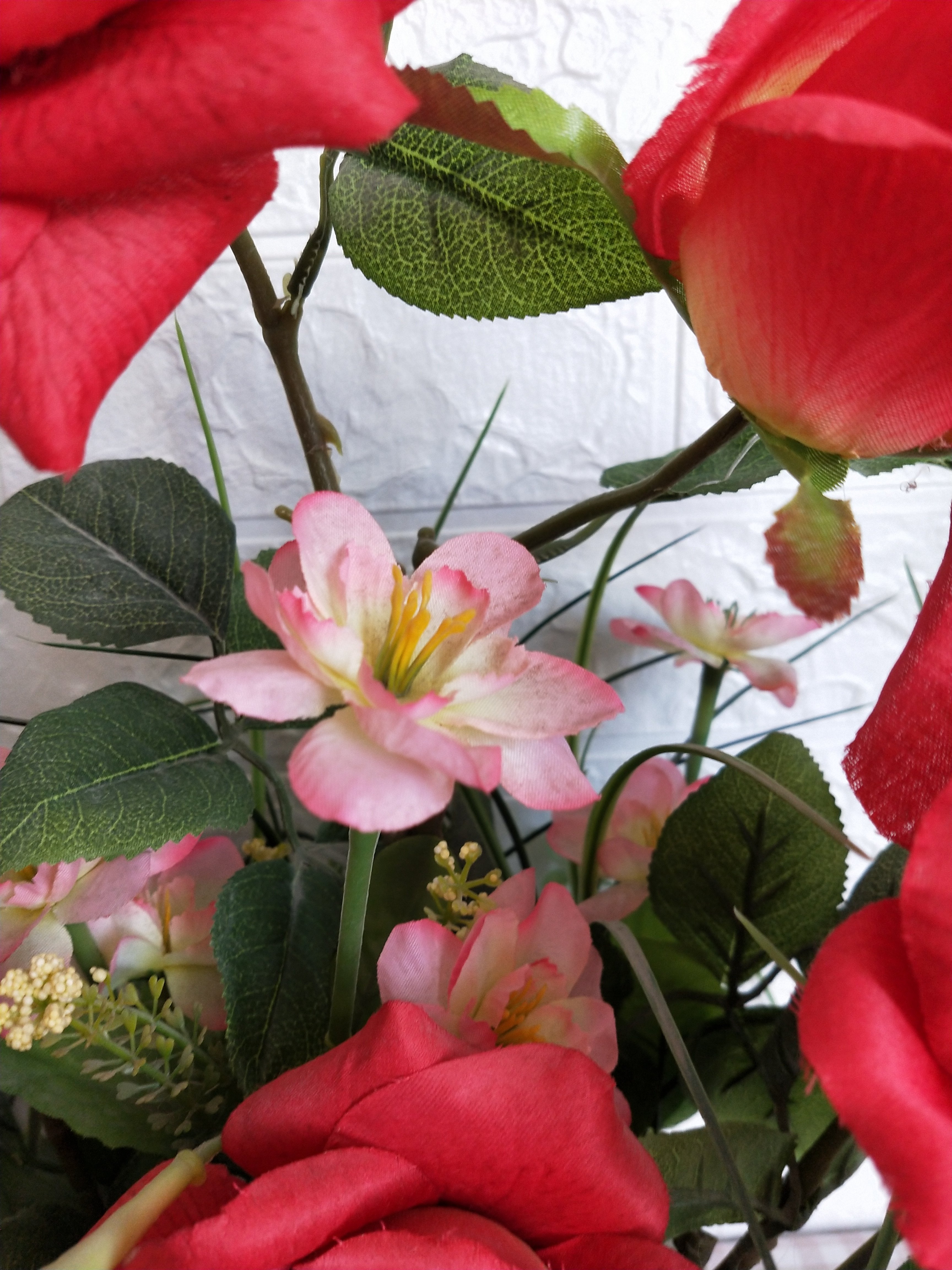 2024 the best seller product Gift Red artificial flower Rose arrangement in vase for wedding