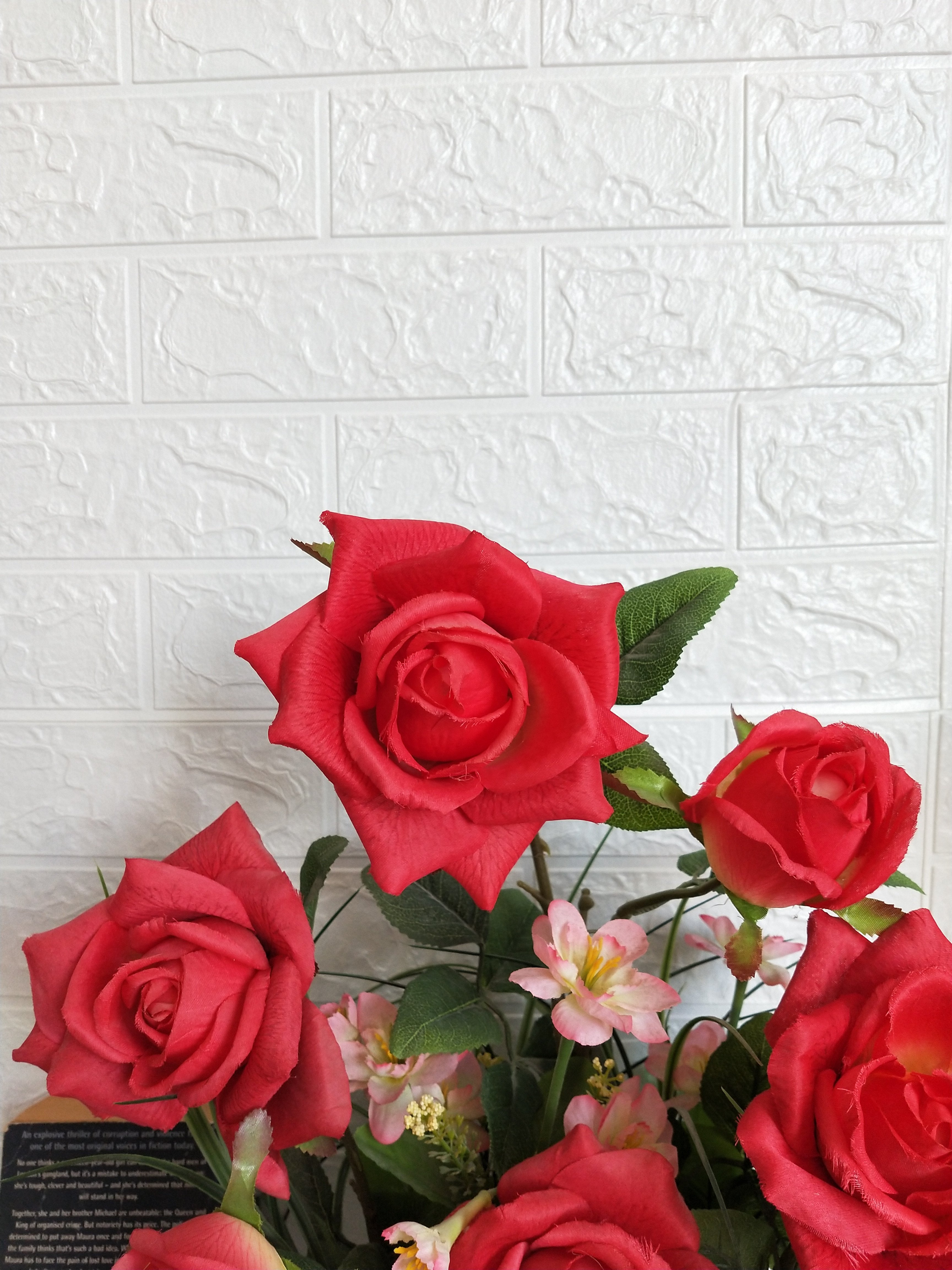 2024 the best seller product Gift Red artificial flower Rose arrangement in vase for wedding