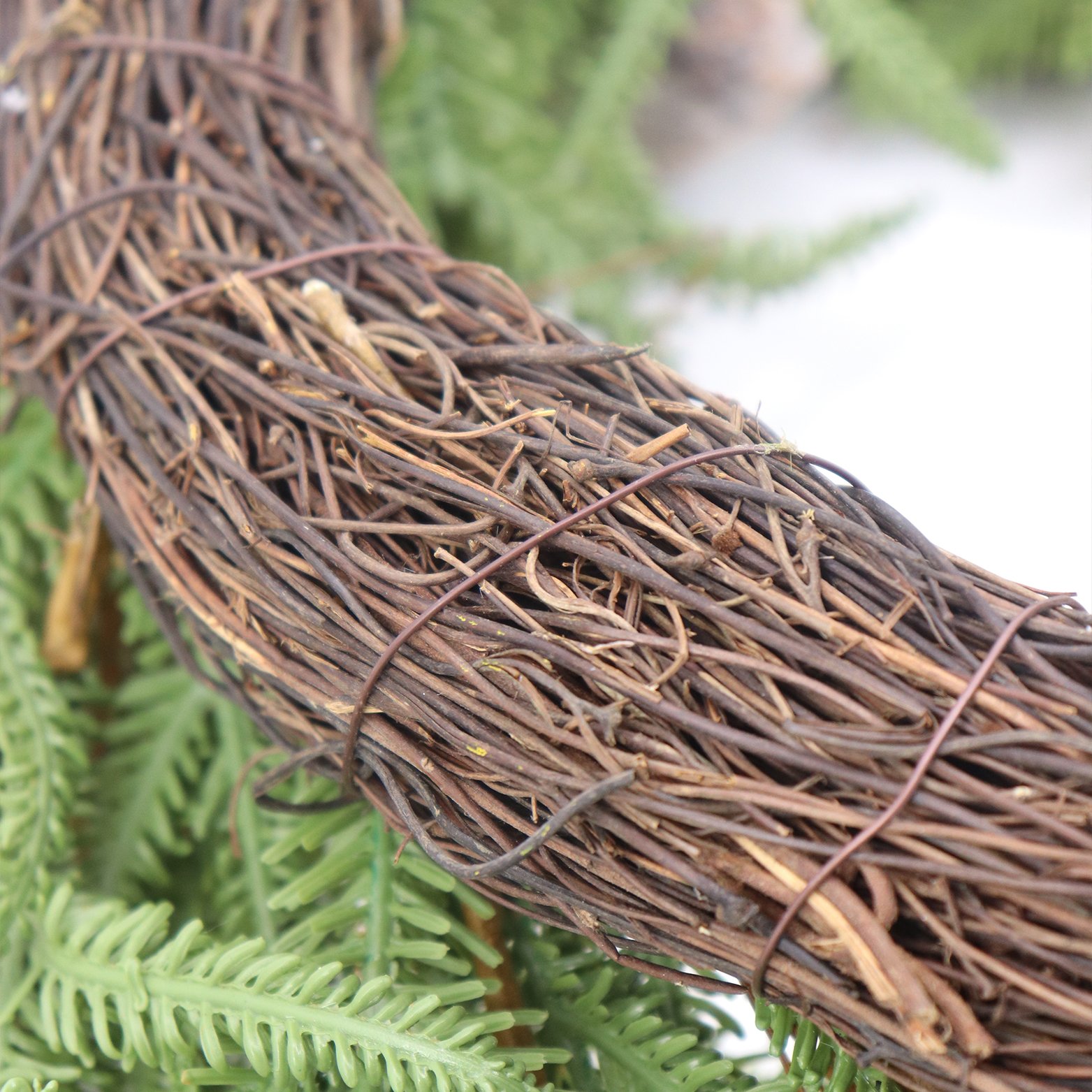 Fuzhou Manufacturer's 61cm Artificial Christmas cedar Leaf Pine Cone Ring Preserved Flower Wreath Home Vacation Wall Decor