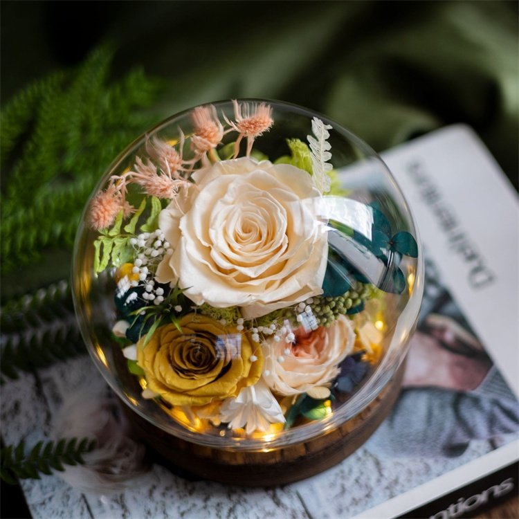 New Arrival Valentine's Day Womens Gift Preserved Forever Roses Eternal Real Flower With Led Light In Gass Dome
