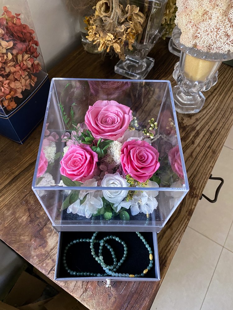 Customized Valentine's Day Birthday and Christmas Gifts Transparent acrylic flower box preserved roses in acrylic box