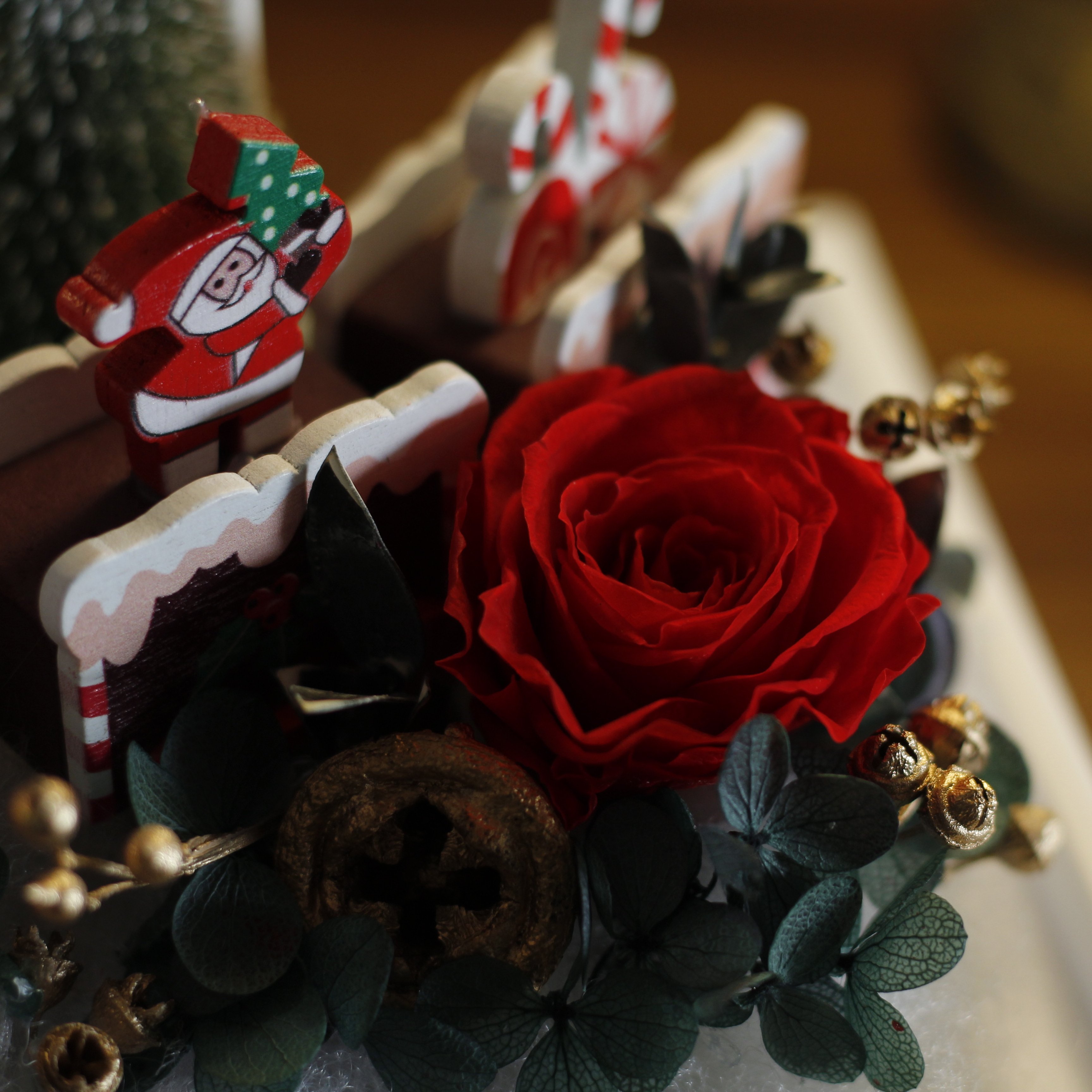 Lovebay High Quality Gift flores preservadas in Acrylic Box with Light Eternal Forever Roses Preserved Flowers for Christmas