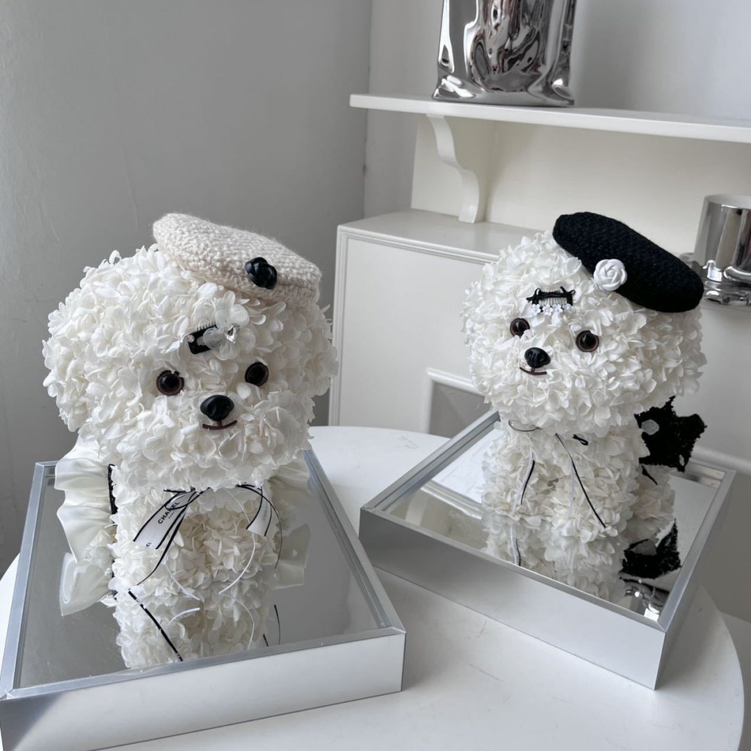 Holiday Valentine Gifts Handmade Preserved Eternal Hydrangea Fresh Flower Teddy Dog Acrylic Ornament Maltese Puppy In Gift Box