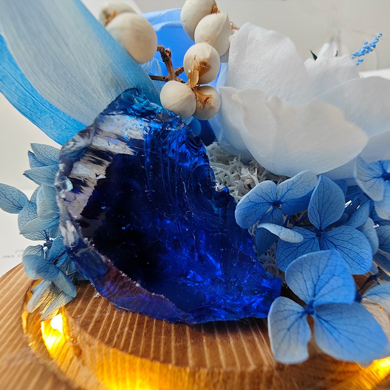Lovebay wholesale Mother's Day Gift Everlasting Preserved Rose with Led Natural Real Preserved Flowers Roses in Globe Glass Dome