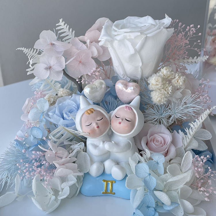 Manufacturer Low Price Flower Bouquet Twelve Zodiac Signs Cute Pet Shapes Dry Flower Decoration Preserved Rose Gift Box