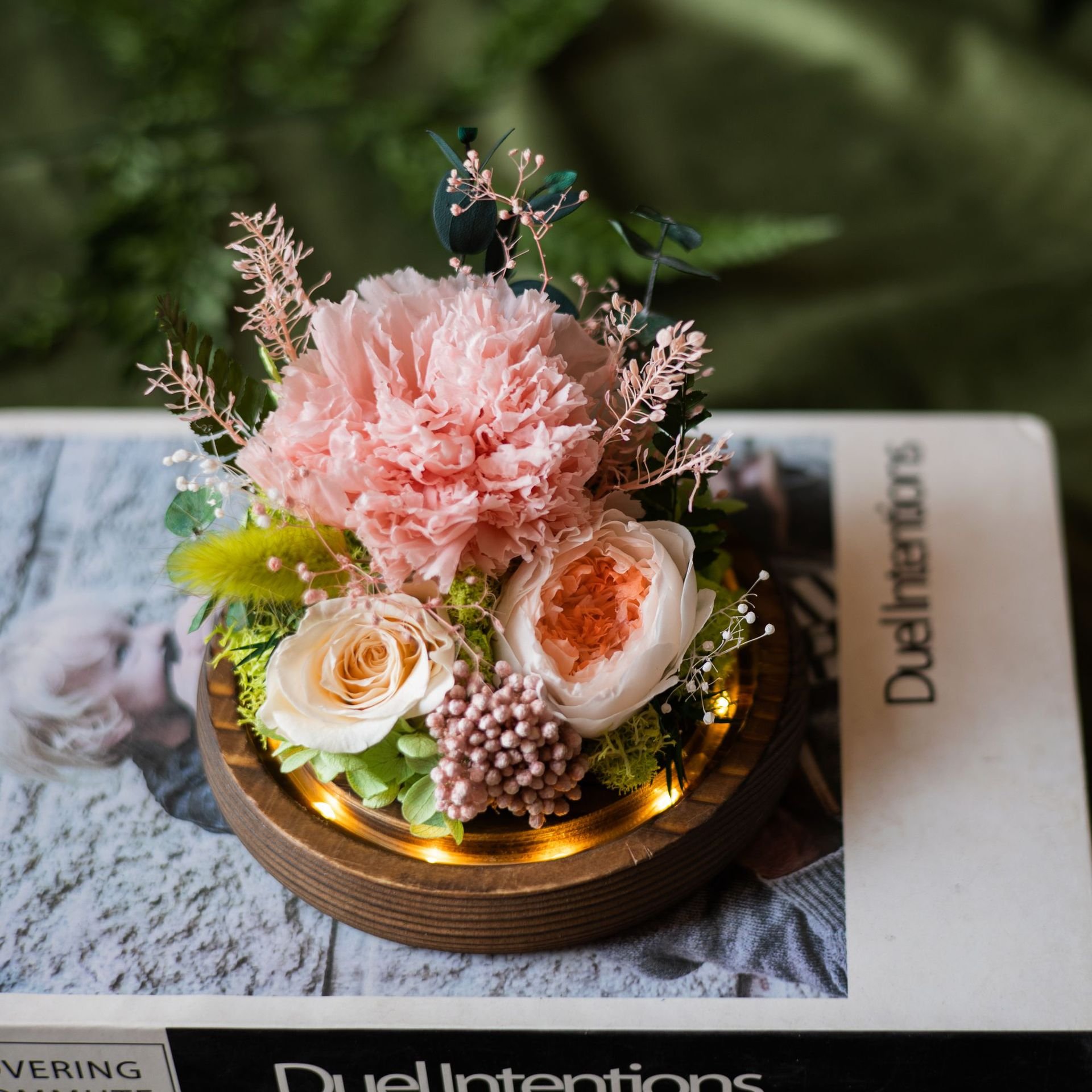 2024 Mother's Day Gift Real Preserved Flower Eternal Carnation Flower in Glass Dome Gifts for Mom Women