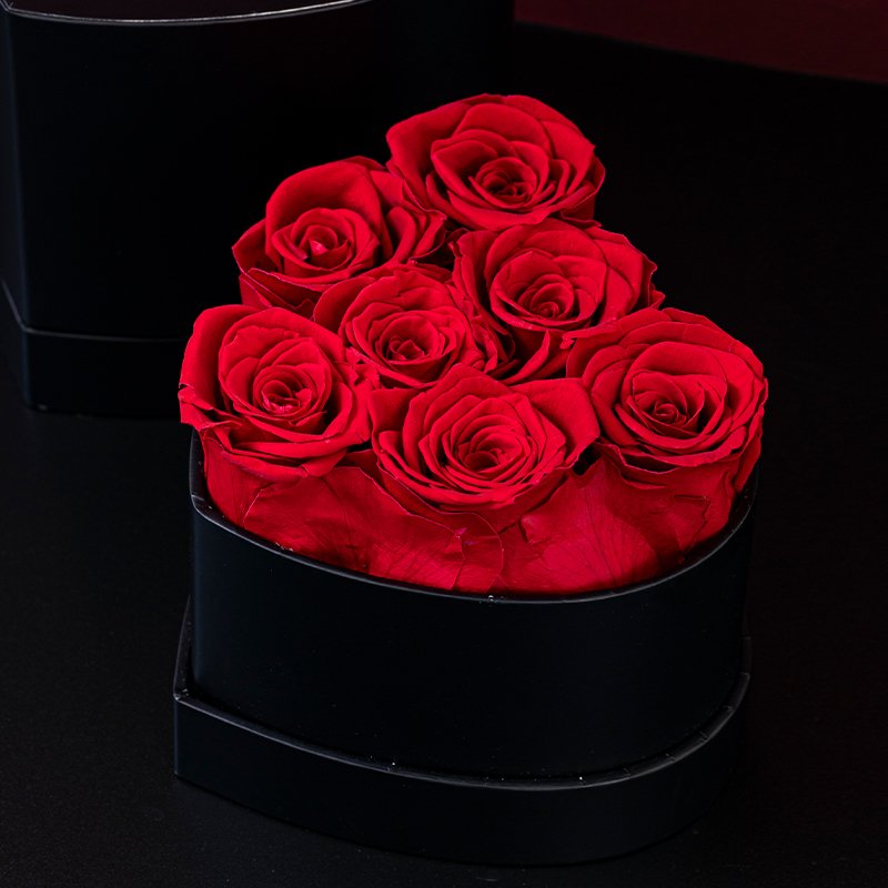 Hot Sale Red Roses Preserved in Heart Shape Flower Box to Express Love and Gratitude