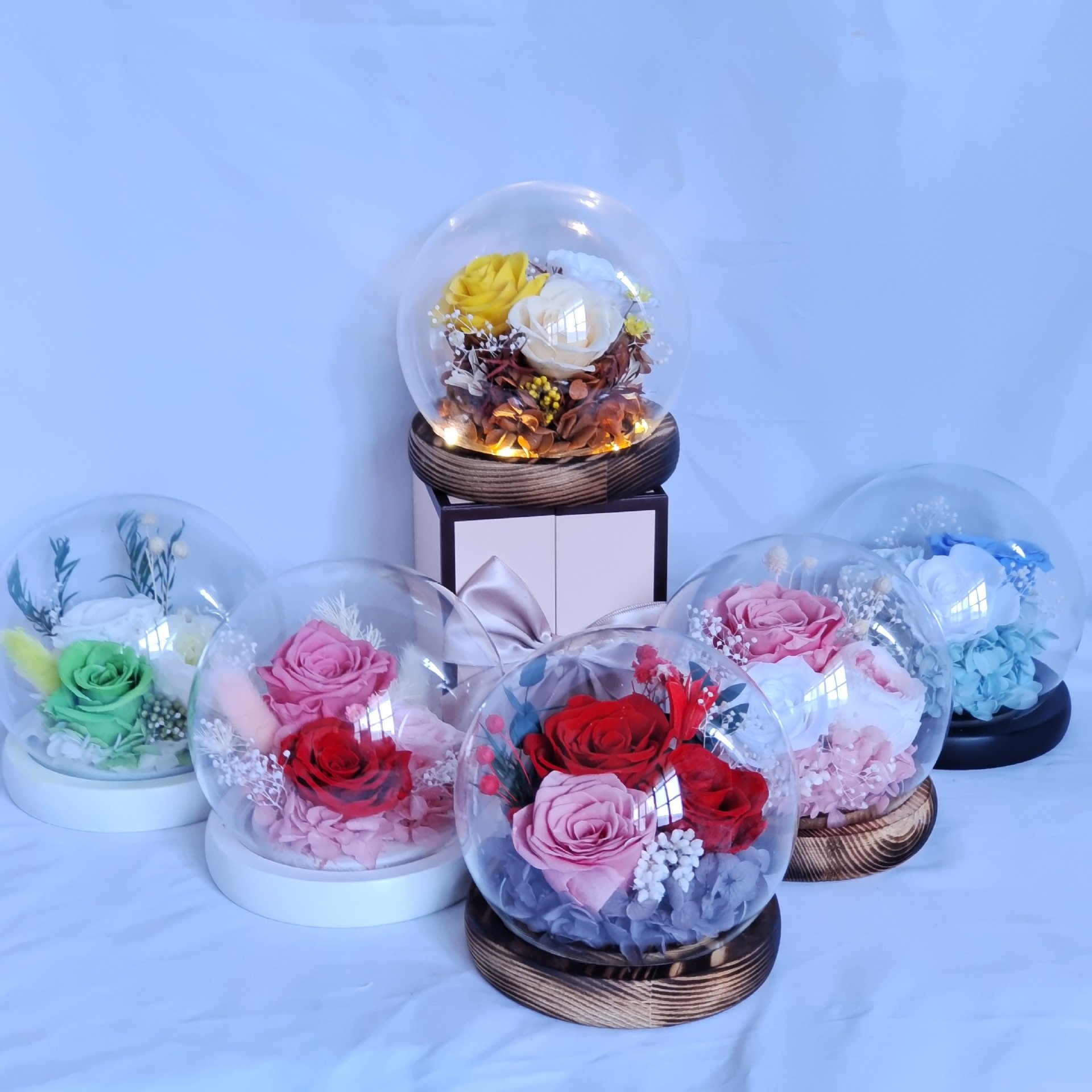 Wholesale high-quality Eternal Real Rose Preserved Flower in Glass Dome for Valentines Day Gifts