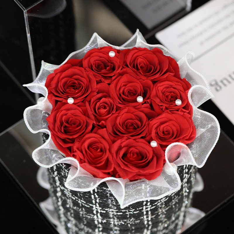 Factory wholesale Valentine's Day Gift Ins Style Preserved Roses Flower Box OEM ODM