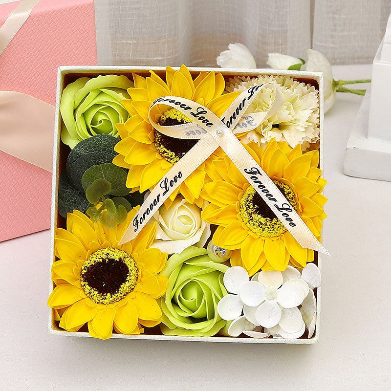 New Product Handmade Artificial Rose Preserved Flower Soap Roses Flower In Wood Gift Box Decorative Valentine's Day Gifts