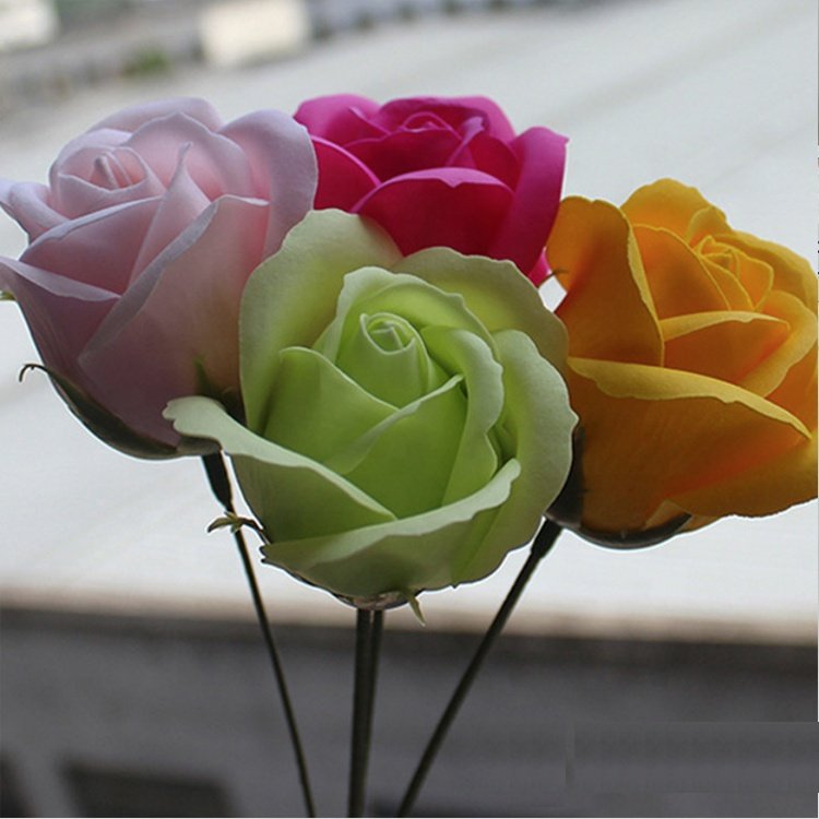 Factory Directly Sale Valentine's Day several colors Handmade 4.5cm Soap Rose Flower Head wth Base for Mothers Day Gift
