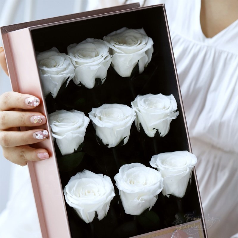 Wholesale Romantic Yunnan Fresh Rose White Eternal Flower with Gift Box For Valentine's Day